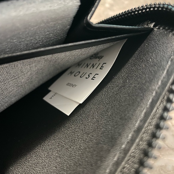 Minnie Mouse Disney Brand Wallet - NWT. - Picture 9 of 10